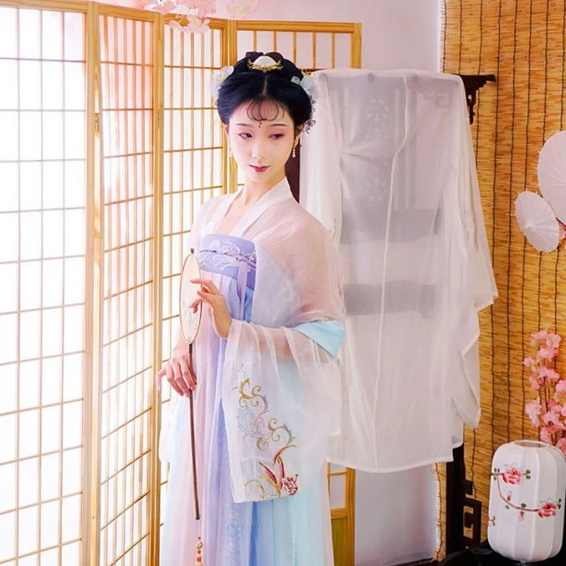 Gradient Sky White Blue Hanfu Qixiong Dress - Newhanfu