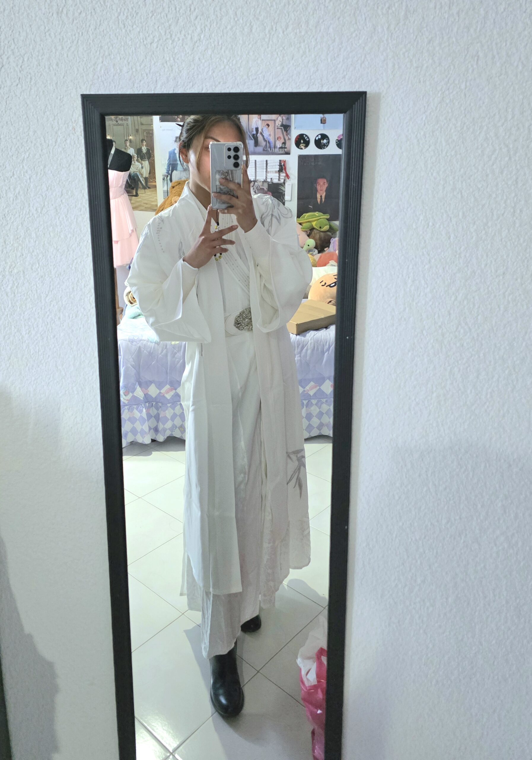 Image #1 from Isabel