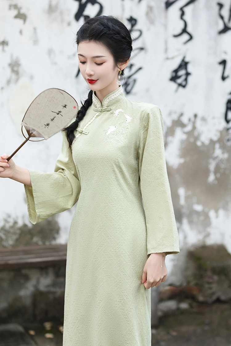 Vintage Cheongsam Spring Women Embroidered Qipao Dresses