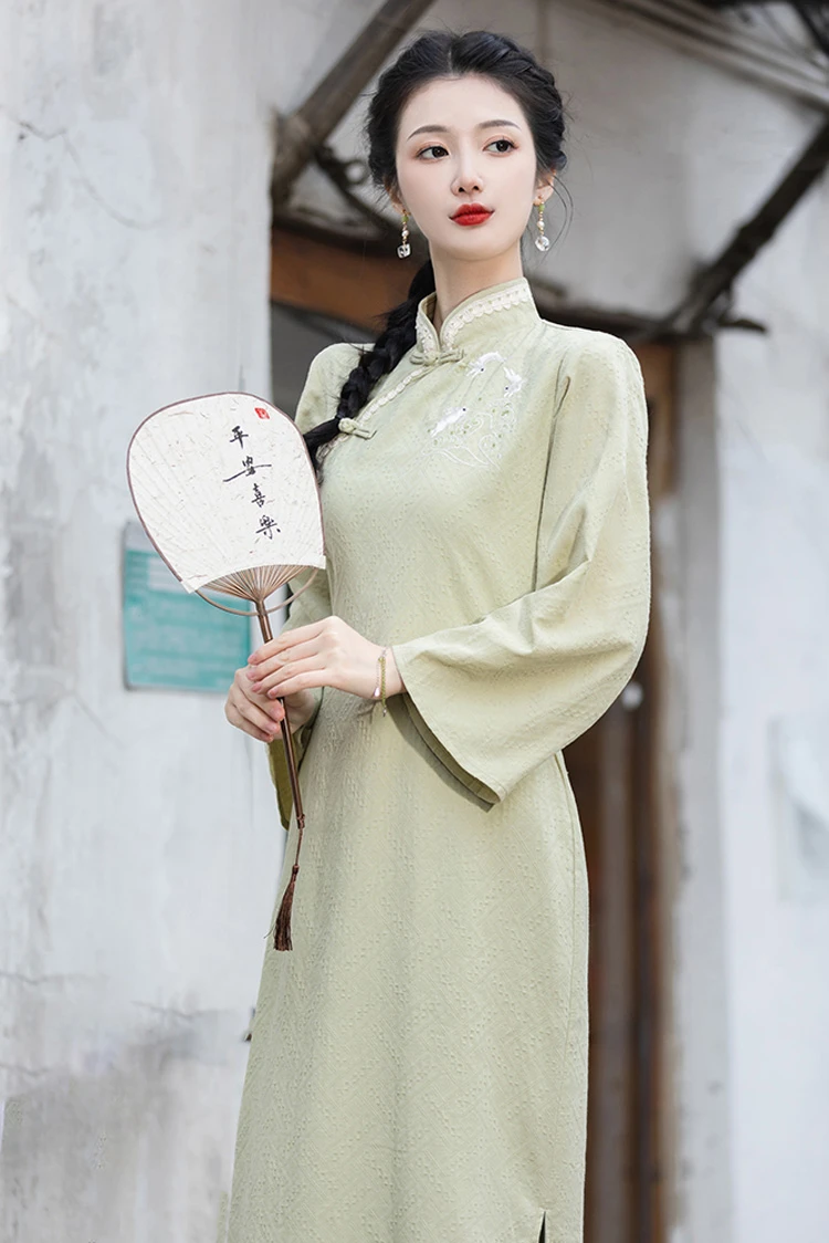 Vintage Cheongsam Spring Women Embroidered Qipao Dresses