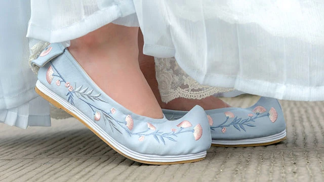 Chinese traditional hanfu embroidery shoes