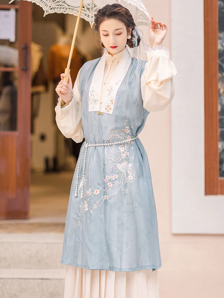 modern lady Chinese hanfu dress