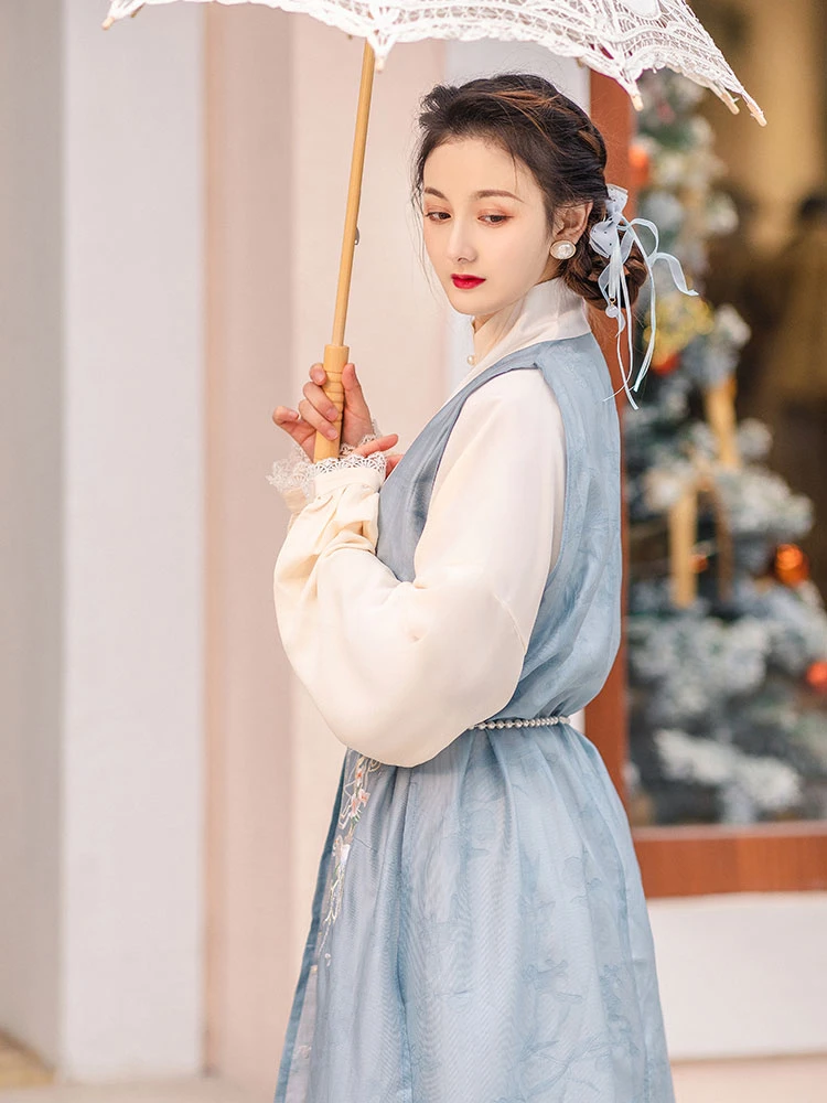 modern lady Chinese hanfu dress