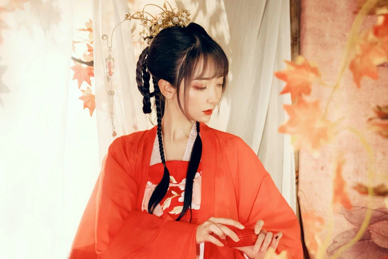 red hanfu