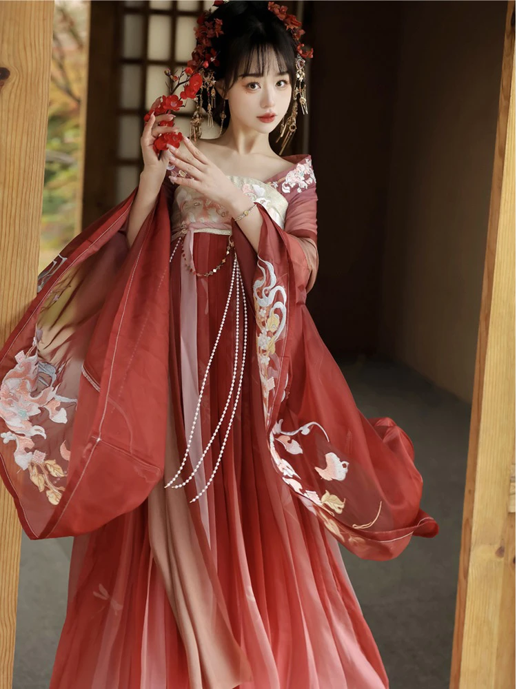 Ladies Qixiong Shanqun North and South Dynasty Hanfu Style Embroidered Large Sleeve Skirt