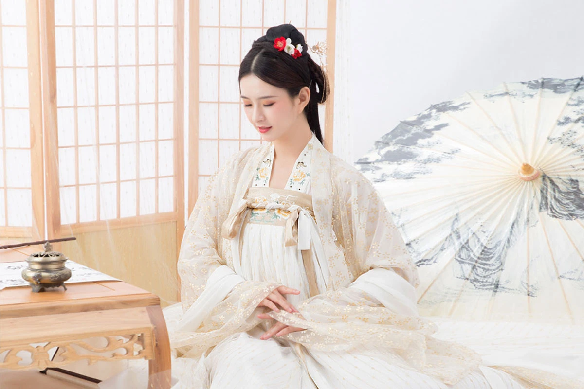 look stylish in trendy tan beige hanfu dresses