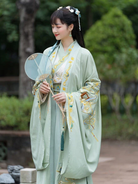 Enjoy the Beauty of Embroidery Hanfu Dress - Newhanfu