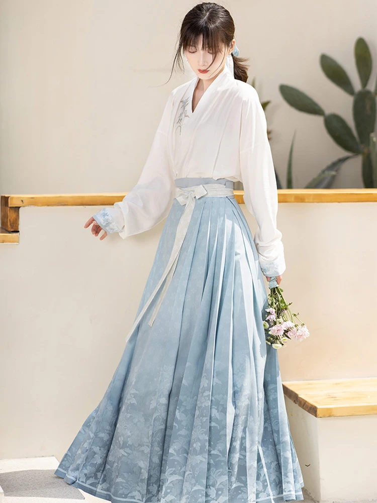 Women Blue Mamian Skirt Modern Hanfu Set for Spring