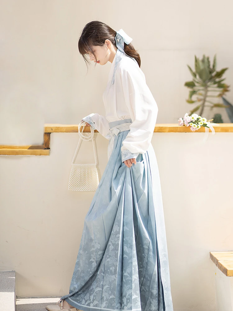 Women Blue Mamian Skirt Modern Hanfu Set for Spring