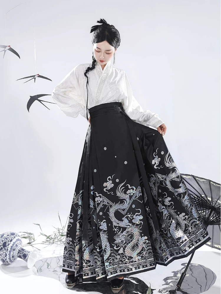 Fashion Hanfu Costume Ladies Mamian Qun Dashing Dragon Patterns