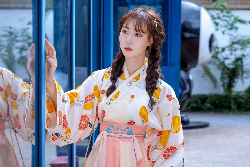 Kimono vs Hanfu: Explore Japanese and Chinese Fashion