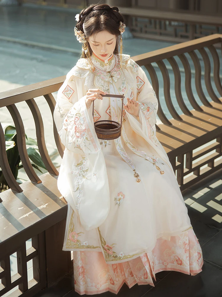 Traditional Ming Hanfu Women's Mamian Skirt Autumn Vintage Set