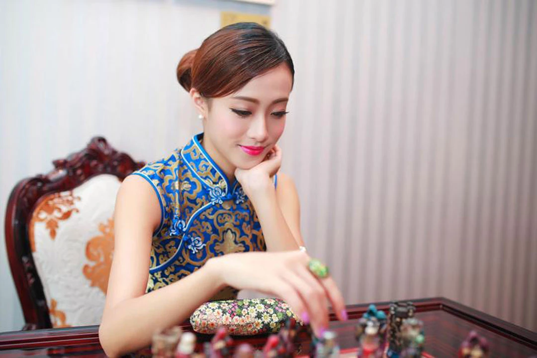 Cheongsam Tips: How to Wear, Sit in A Qipao Dress