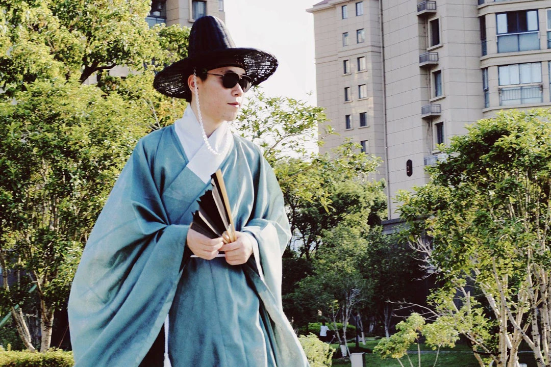 Exploring Gender Representation in Hanfu History 1