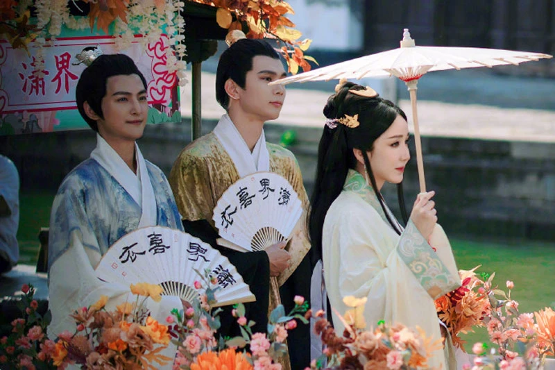 Hanfu Enthusiasts Celebrate Festival in Ancient Chinese Town 2