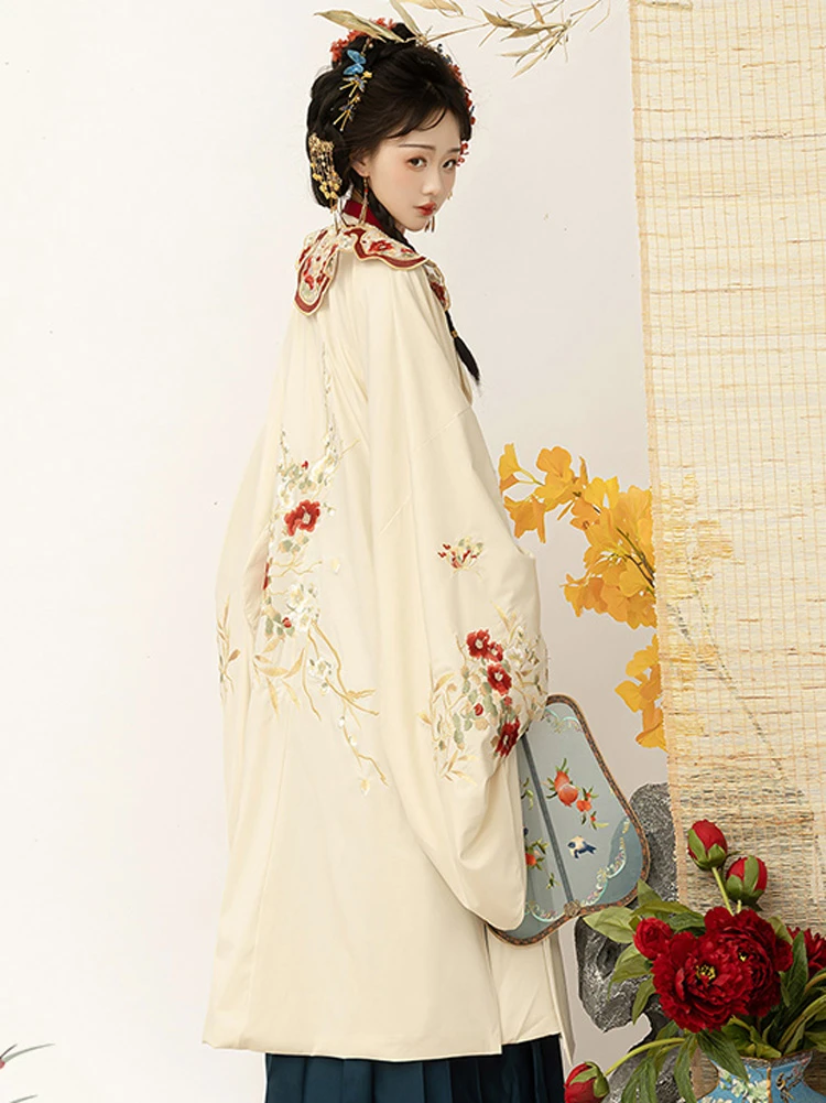 Traditional Ming Dynasty Hanfu Slant Lapel Shirt Embroidered Mamian Skirt
