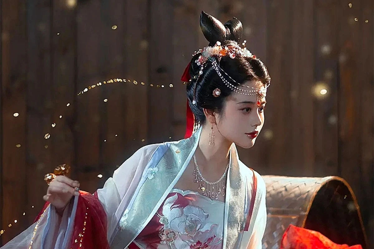 An Overview of the Classic Hanfu Accessories