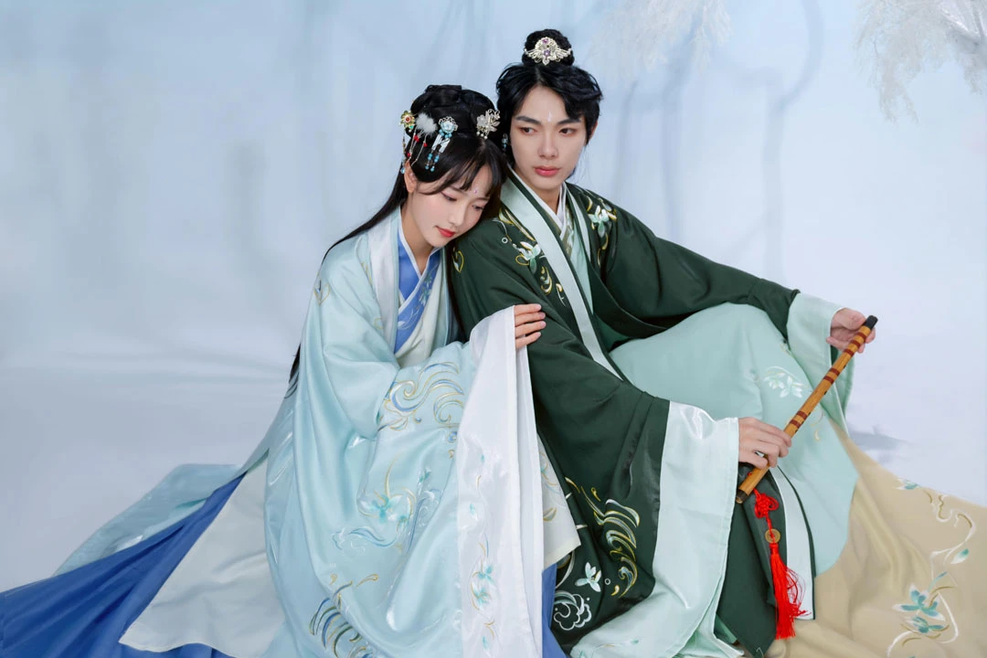 Couple Hanfu Valentine's Outfits for Sweet Lovers