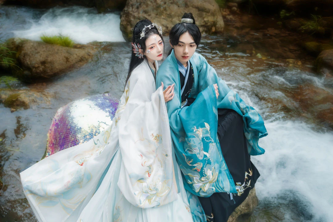 Couple Hanfu Valentine's Outfits for Sweet Lovers