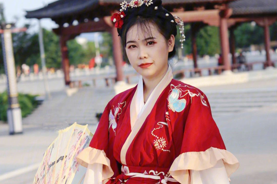 Red Hanfu and Chinese Traditional Dresses