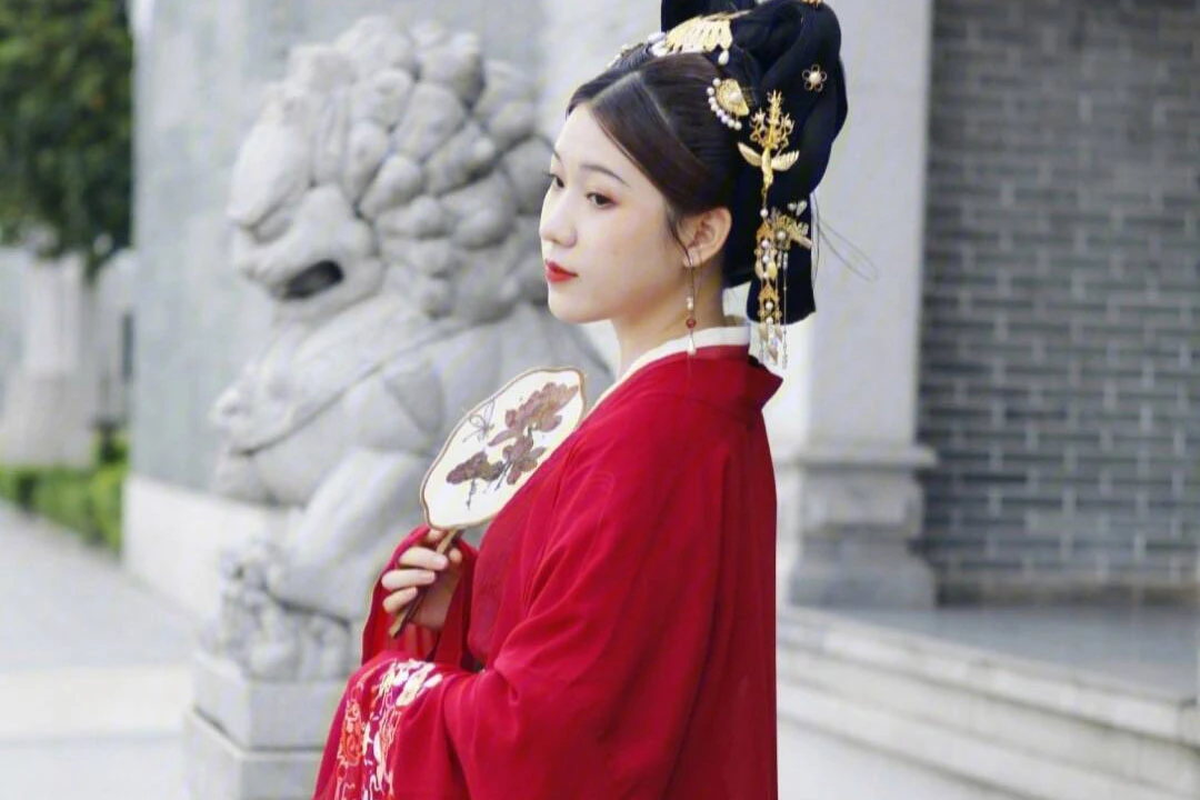 Red Hanfu and Chinese Traditional Dresses