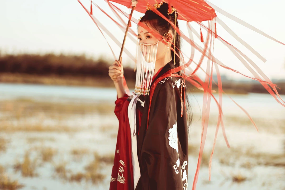 Snowy Photoshoots with Your Hanfu Coat