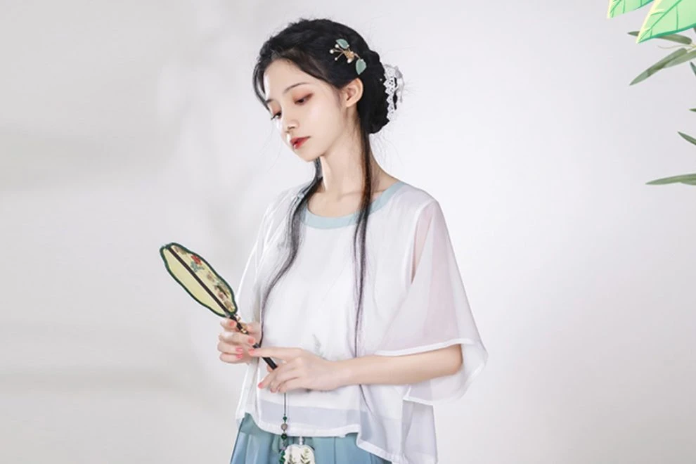 Beat the Heat in Stunning Summer Hanfu - Newhanfu