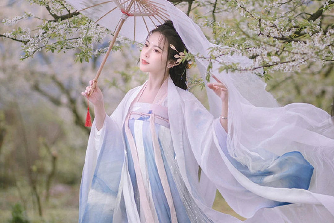 Welcome the Vibrance of Spring Hanfu Dresses