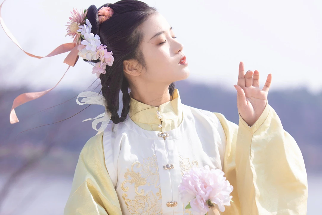 Transition Your Wardrobe for Fall with Hanfu