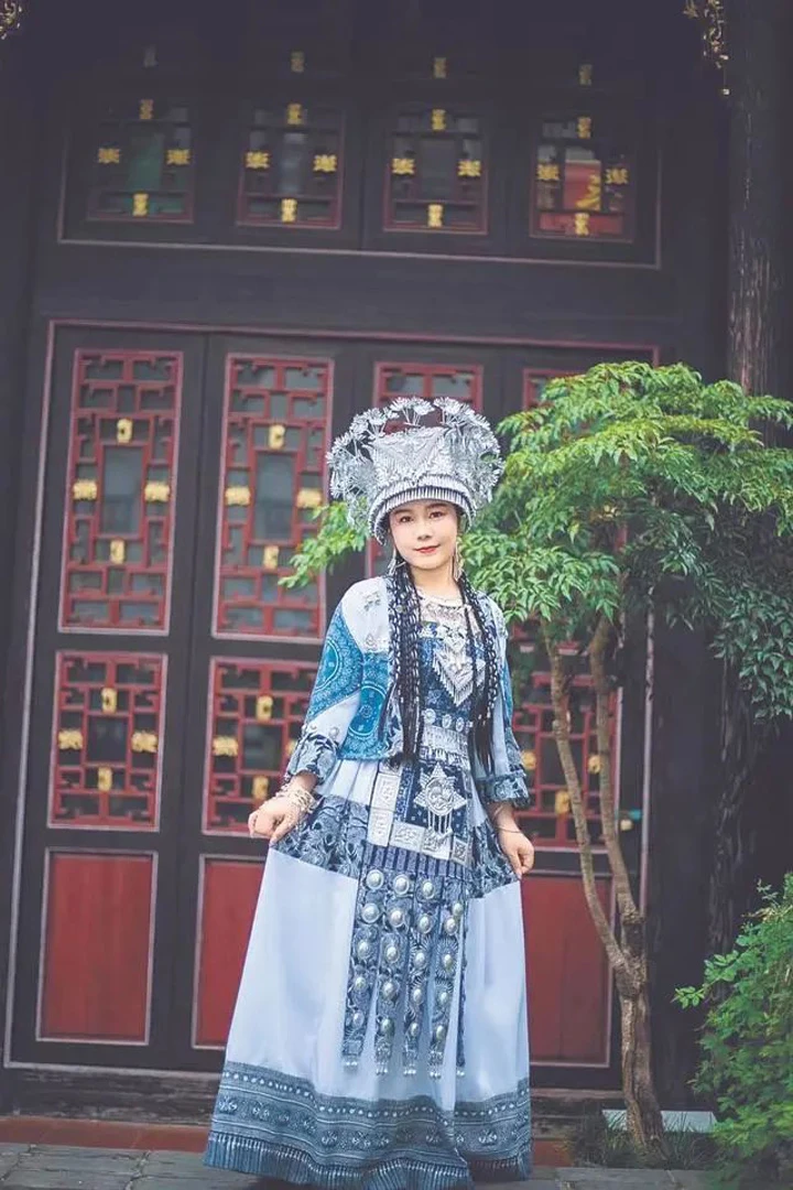 Discovering the Charm of Chinese Clothing by a Vietnamese Student