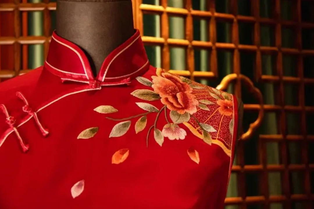 Discovering the Charm of Chinese Clothing by a Vietnamese Student