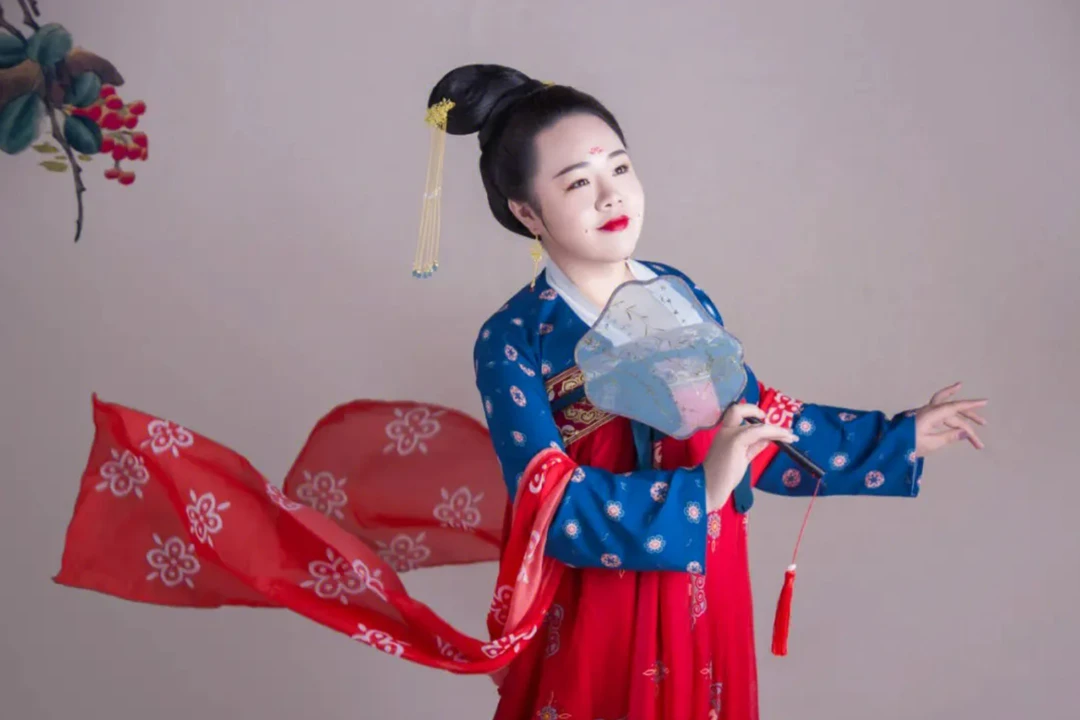 The Beauty of Women's Attire in the Tang Dynasty