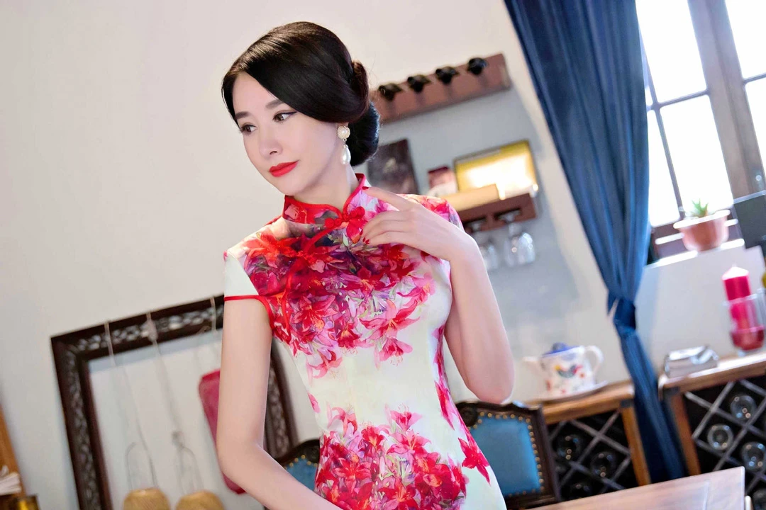 The Intersection of Qipao and Celebrities