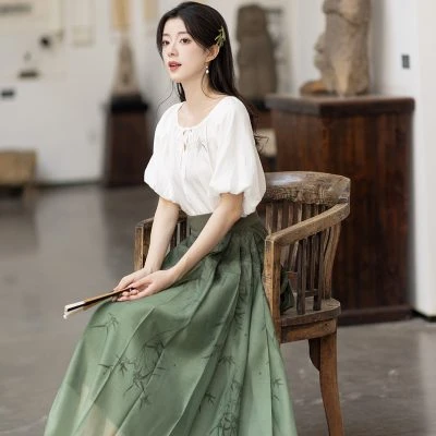 Women Ming Dynasty Hanfu Green Ma Mian Skirt Summer New Fashion