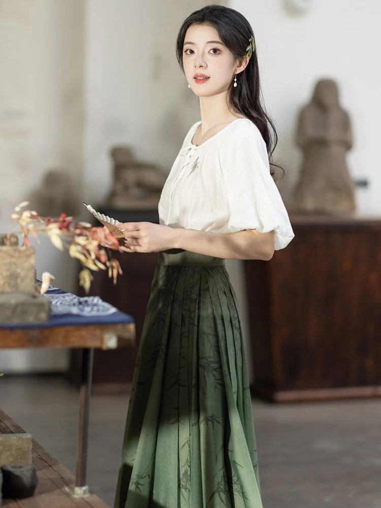 Women Ming Dynasty Hanfu Green Ma Mian Skirt Summer New Fashion