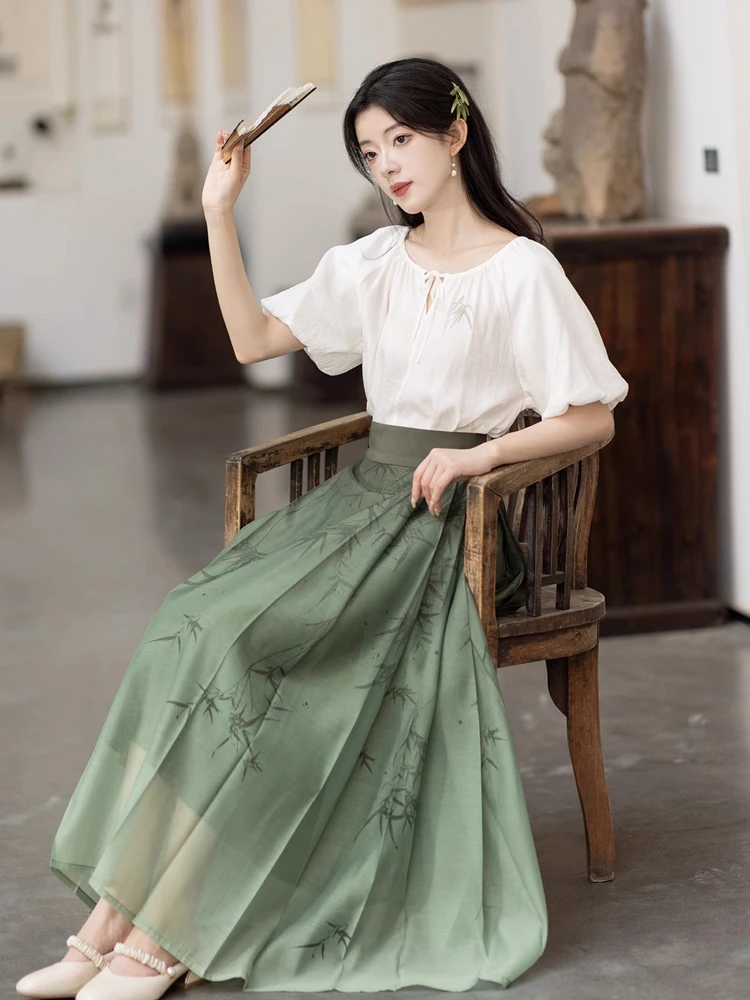 Women Ming Dynasty Hanfu Green Ma Mian Skirt Summer New Fashion