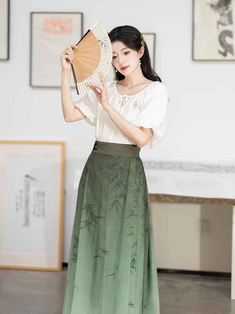 Women Ming Dynasty Hanfu Green Ma Mian Skirt Summer New Fashion