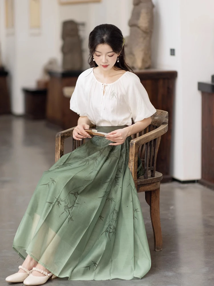 Women Ming Dynasty Hanfu Green Ma Mian Skirt Summer New Fashion