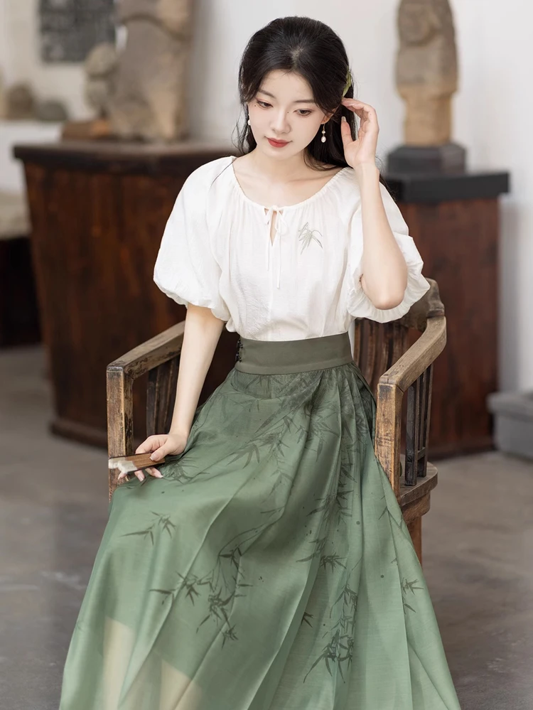 Women Ming Dynasty Hanfu Green Ma Mian Skirt Summer New Fashion