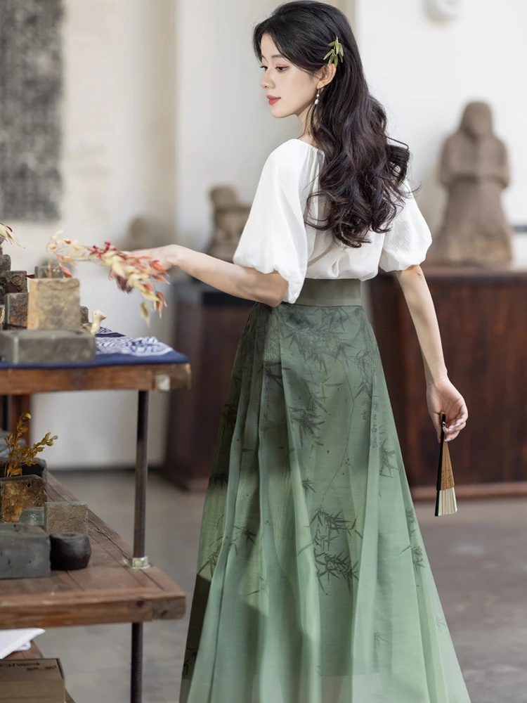 Women Ming Dynasty Hanfu Green Ma Mian Skirt Summer New Fashion