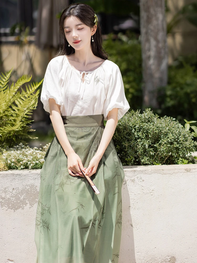 Women Ming Dynasty Hanfu Green Ma Mian Skirt Summer New Fashion