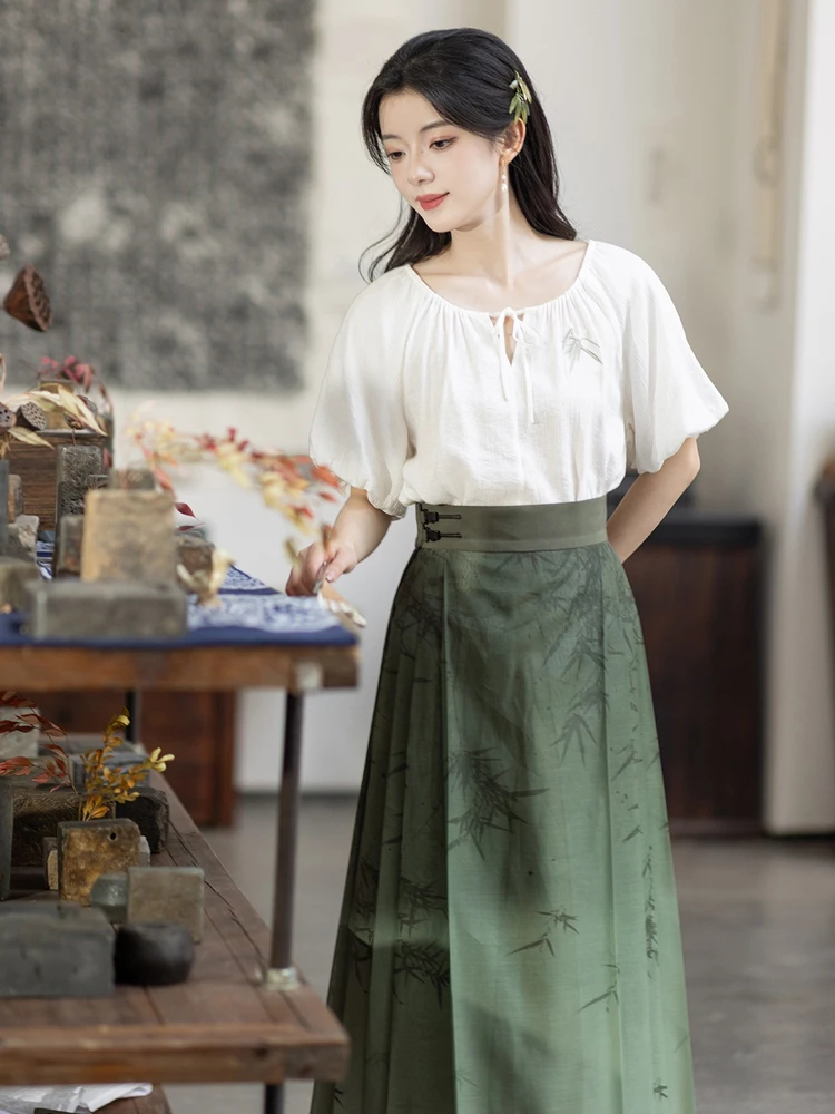 Women Ming Dynasty Hanfu Green Ma Mian Skirt Summer New Fashion