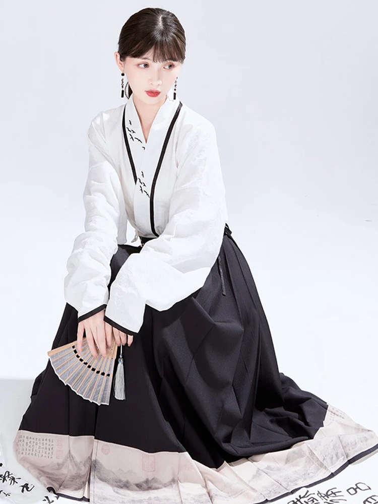 Fashion Autumn Hanfu Ladies Ming Dynasty Ma Mian Skirt 