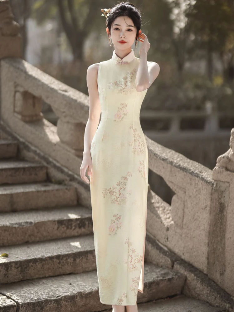 Sleeveless Cheongsam Ladies Elegant Beige Long Qipao