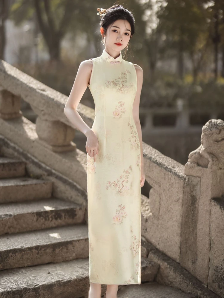 Sleeveless Cheongsam Ladies Elegant Beige Long Qipao