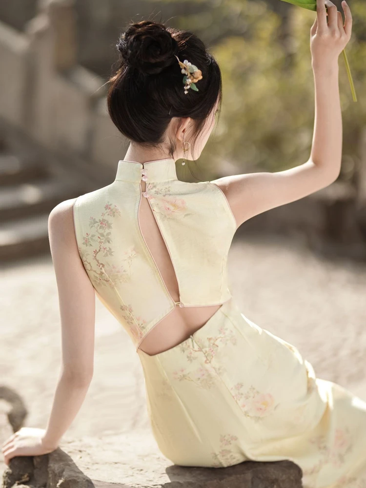 Sleeveless Cheongsam Ladies Elegant Beige Long Qipao