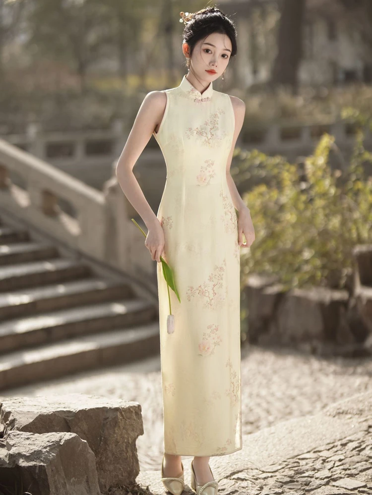 Sleeveless Cheongsam Ladies Elegant Beige Long Qipao