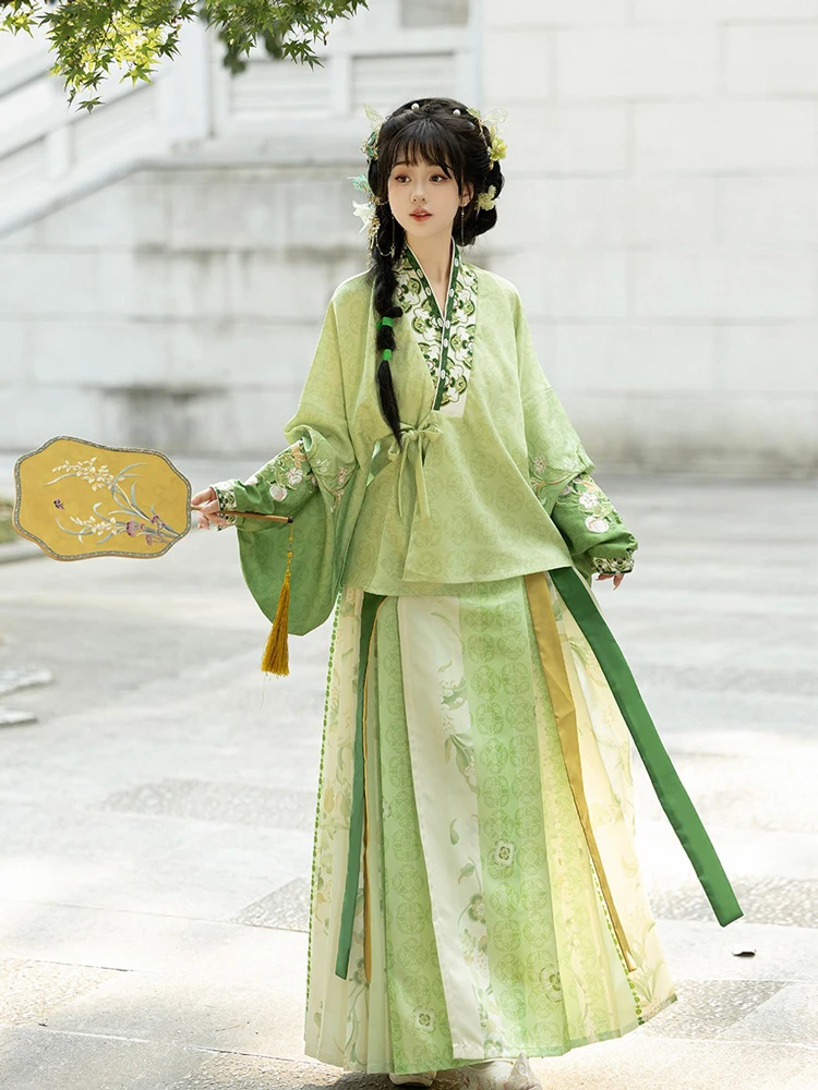 Ming Dynasty Hanfu Aoqun Autumn Green Mamian Qun