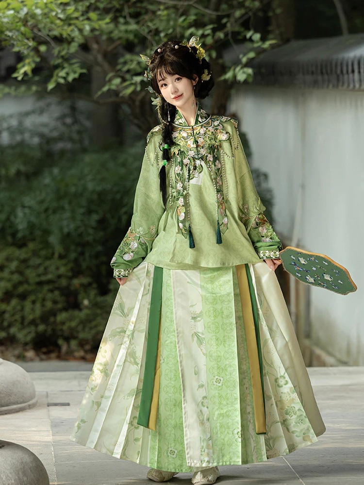 Ming Dynasty Hanfu Aoqun Autumn Green Mamian Qun