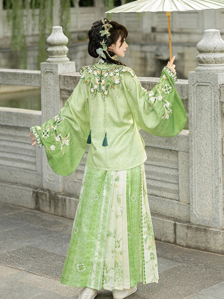 Ming Dynasty Hanfu Aoqun Autumn Green Mamian Qun